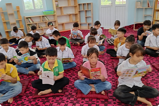 読書をする子どもたち