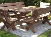 Zrób to sam! Podpowiadamy, jak zrobić stół ogrodowy