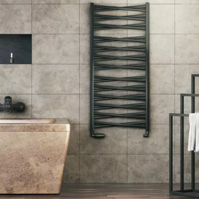 Grzejnik łazienkowy Łezka 3D Ł3DX 2650 czarny 1435x540 mm