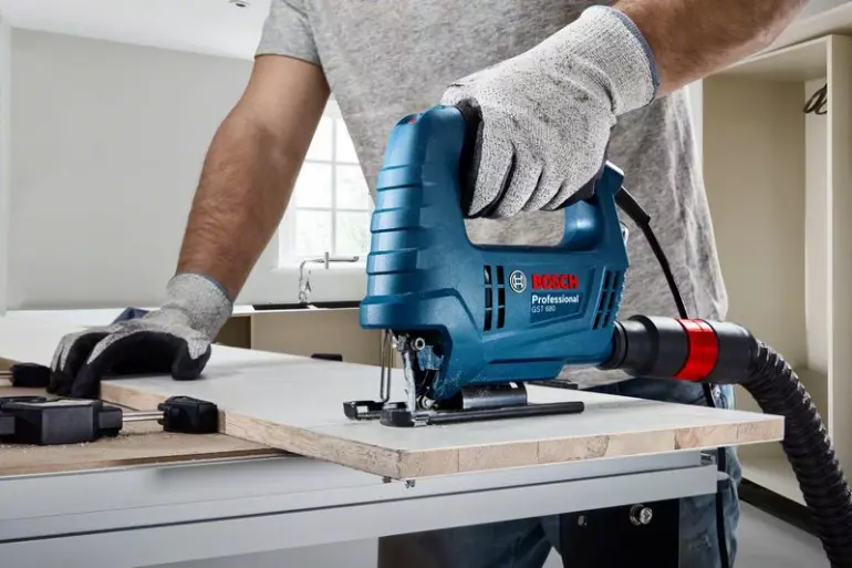 Bosch Professional Wyrzynarka 500W GST 680