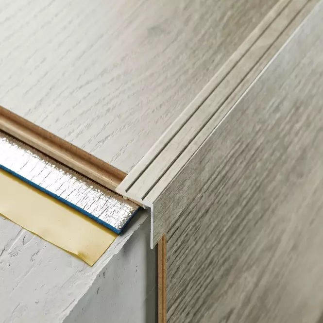 Listwa schodowa wąska LSW 10x25 klej 1,35m dąb