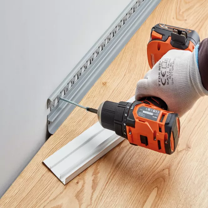 Listwa przypodłogowa PCV Hi-Line Prestige 9005 Czarna